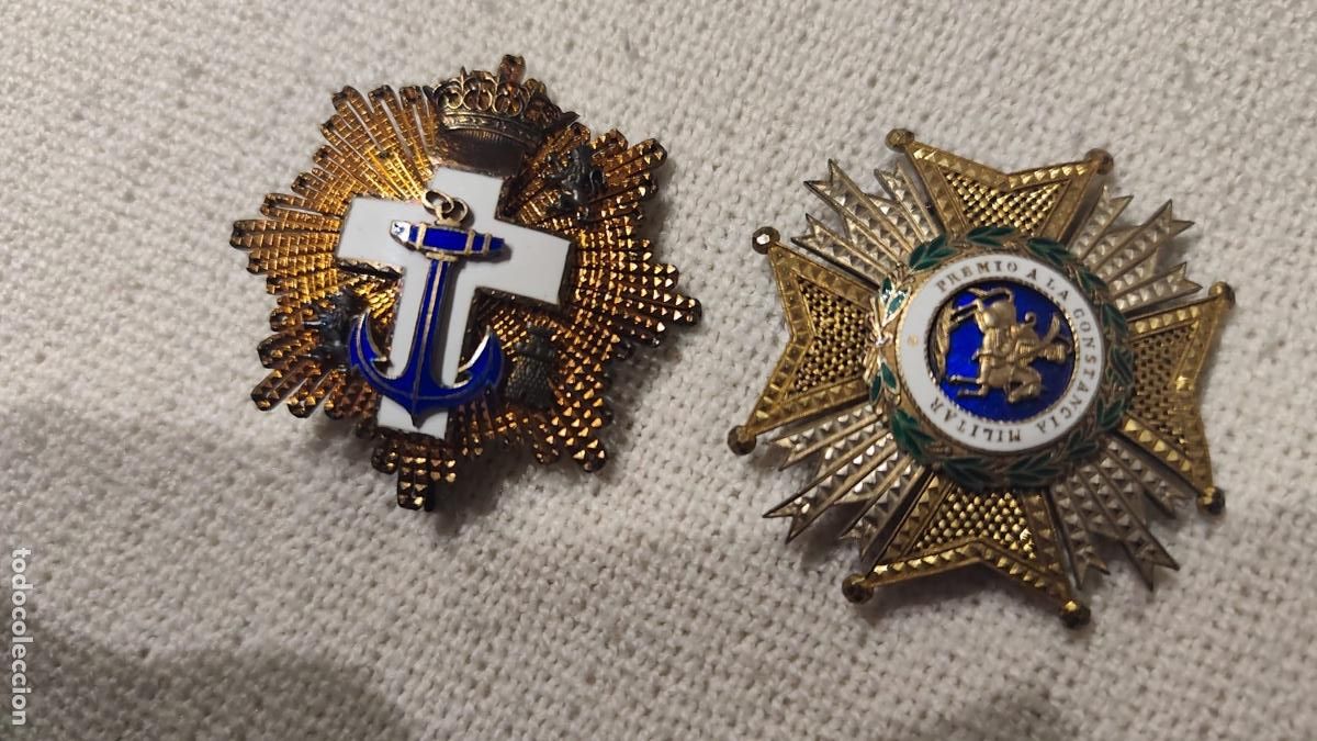 Militaria: Lote de dos placas al m&eacute;rito militar con distintivo blanco (Armada Espa&ntilde;ola y Ej&eacute;rcito)