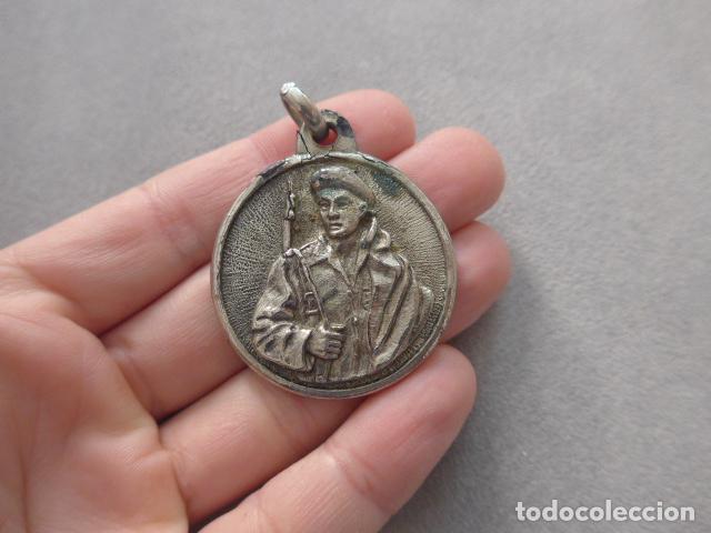 Militaria: Antigua medalla o llavero carlista del 18 de julio de 1936 - 1986, requete de guerra civil.