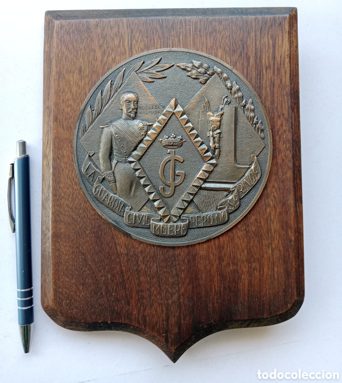 Militaria: LA GUARDIA CIVIL MUERE PERO NO SE RINDE . METOPA