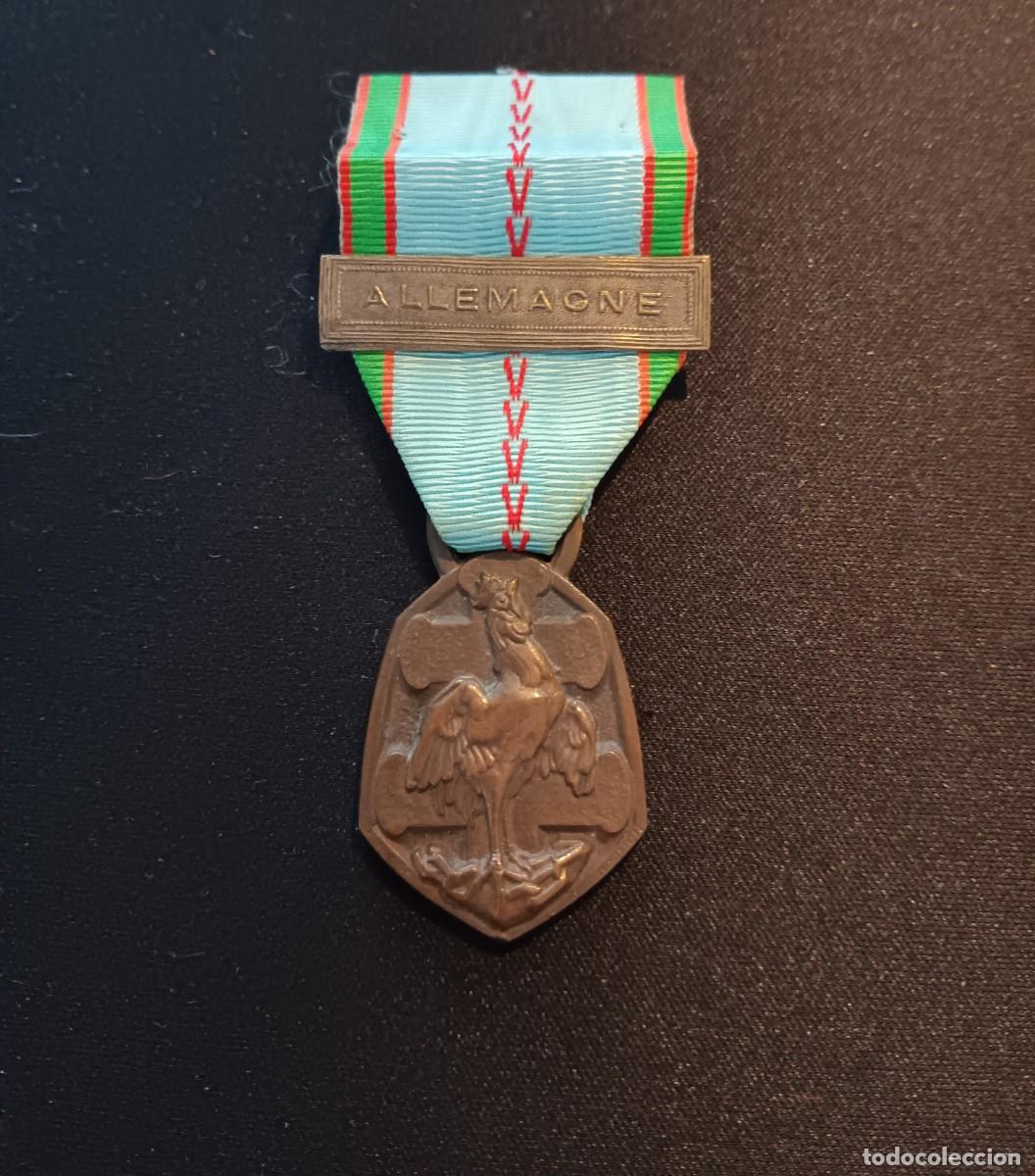 Militaria: FRANCIA MEDALLA CONMEMORATIVA DE LA GUERRA 1939-45 PASADOR ALLEMAGNE SEGUNDA GUERRA MUNDIAL