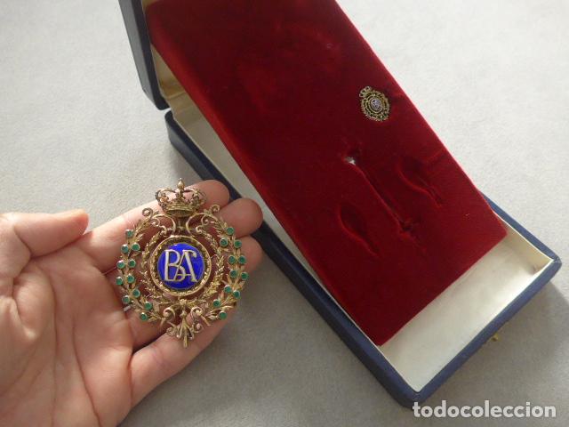 Militaria: Antigua medalla o placa original al Merito en las Bellas Artes + miniatura + caja estuche.