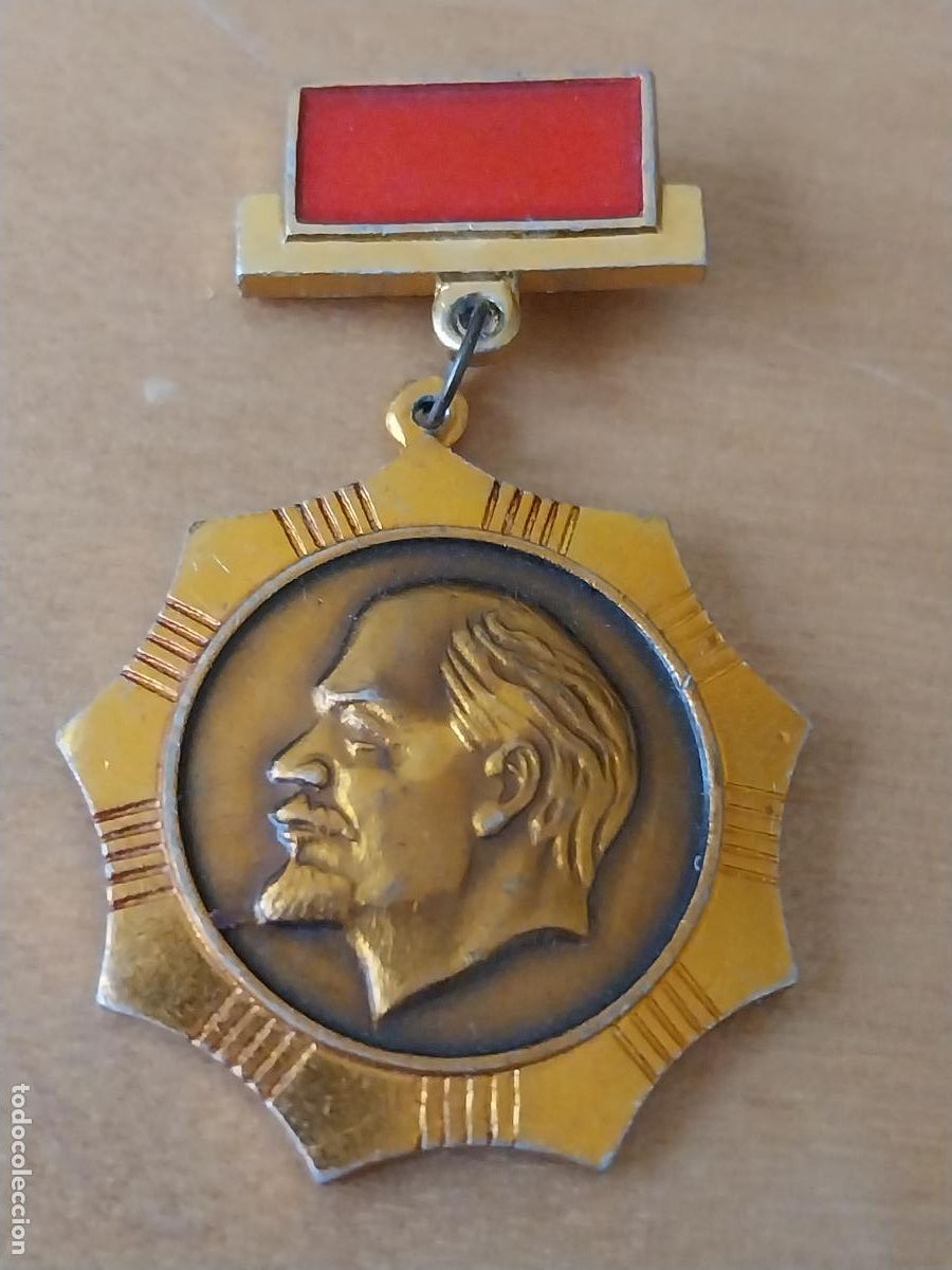 Militaria: LENIN MEDALLA ALUMINIO ANARANJADO 3.28CMS ALTO DISTINTIVO ROJO ORIGINAL VINTAGE