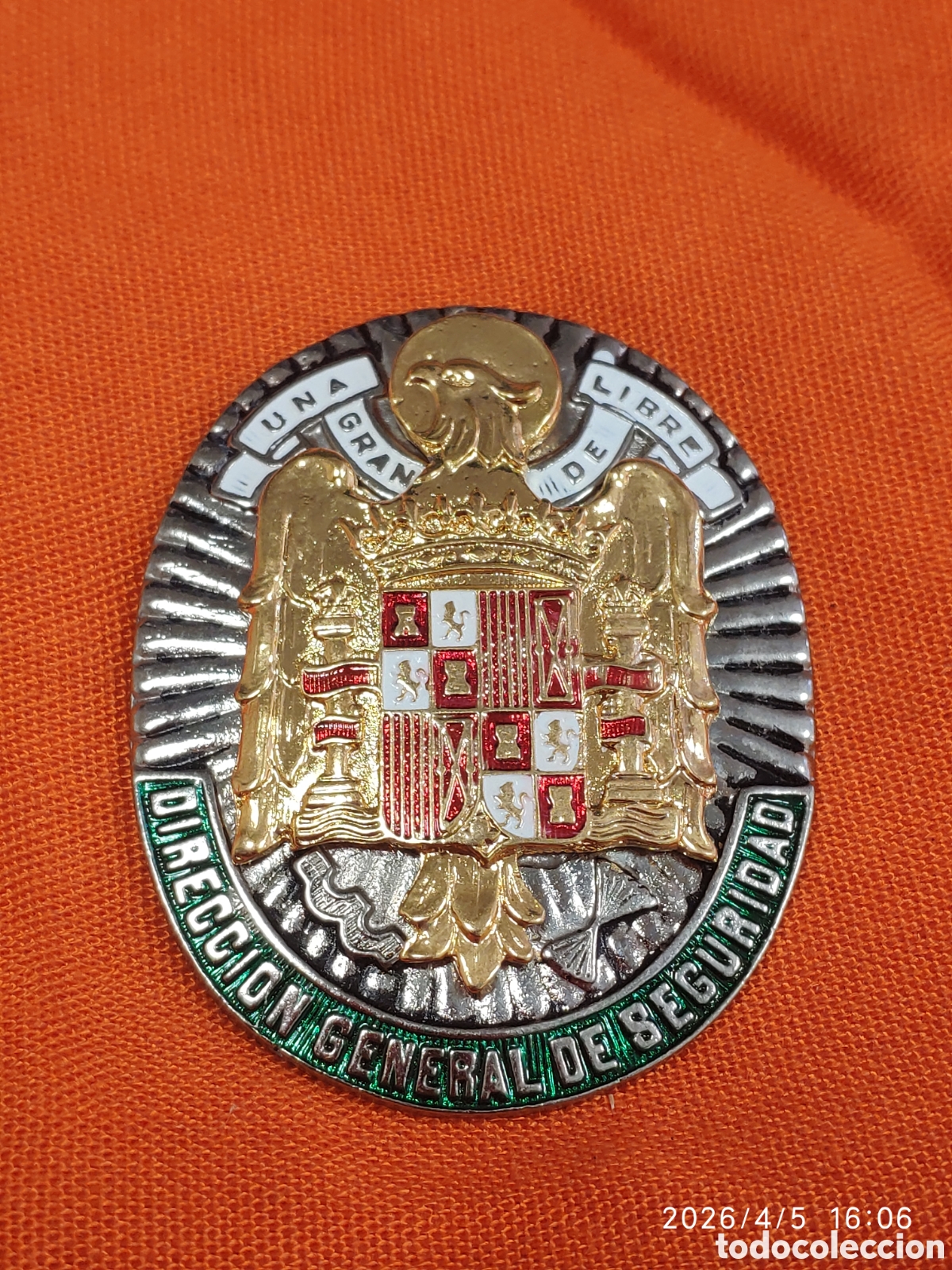 Militaria: Reproduccion insignia de la polic&iacute;a espa&ntilde;ola