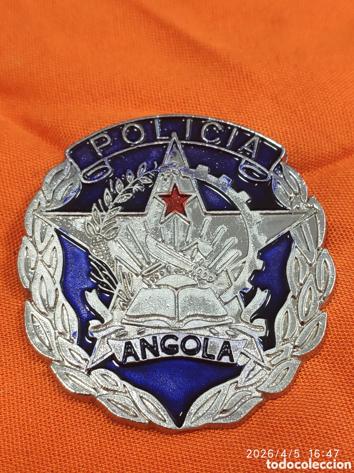 Militaria: Insignia placa polic&iacute;a angola