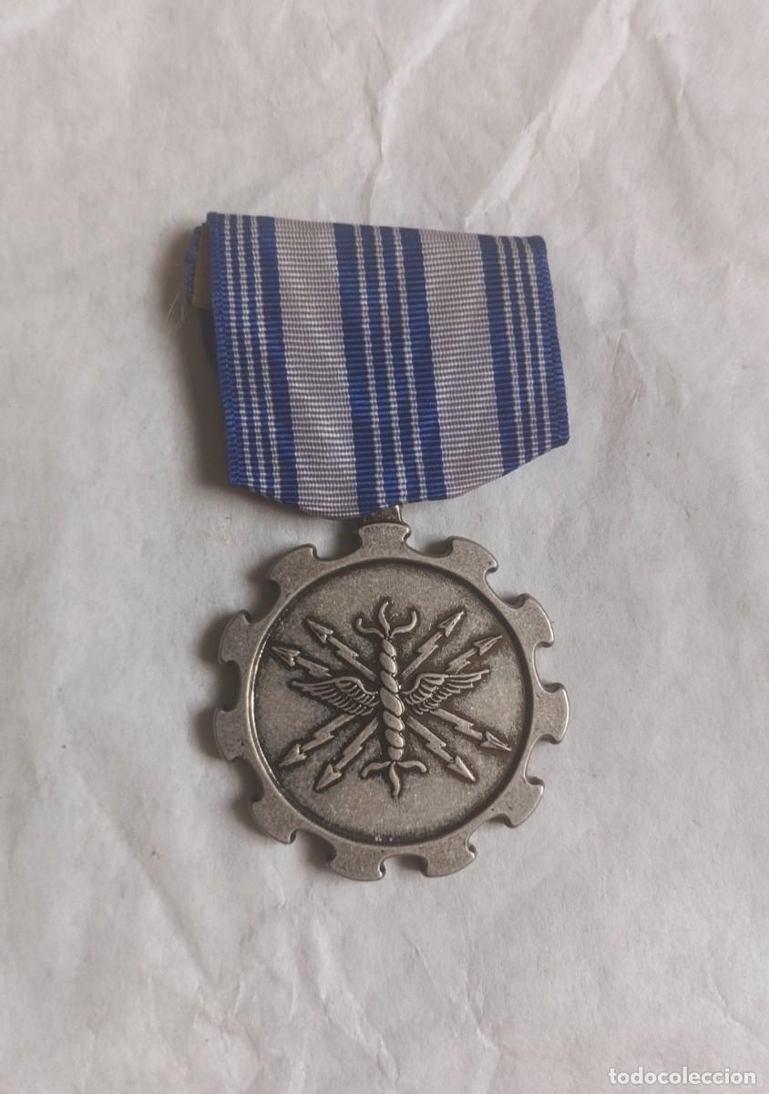 Militaria: Medalla al M&eacute;rito de las fuerzas a&eacute;reas.
