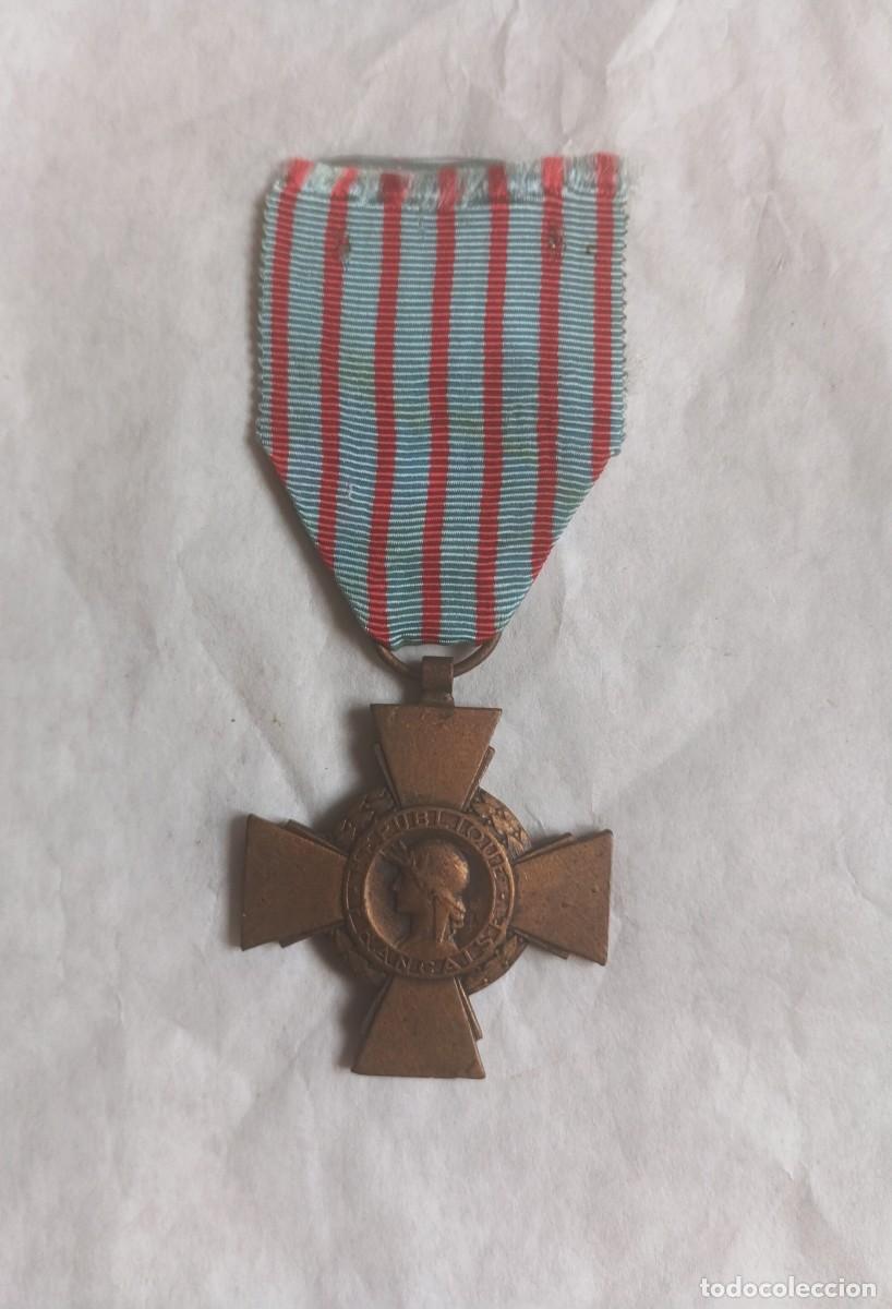 Militaria: Medalla cruz de combatiente