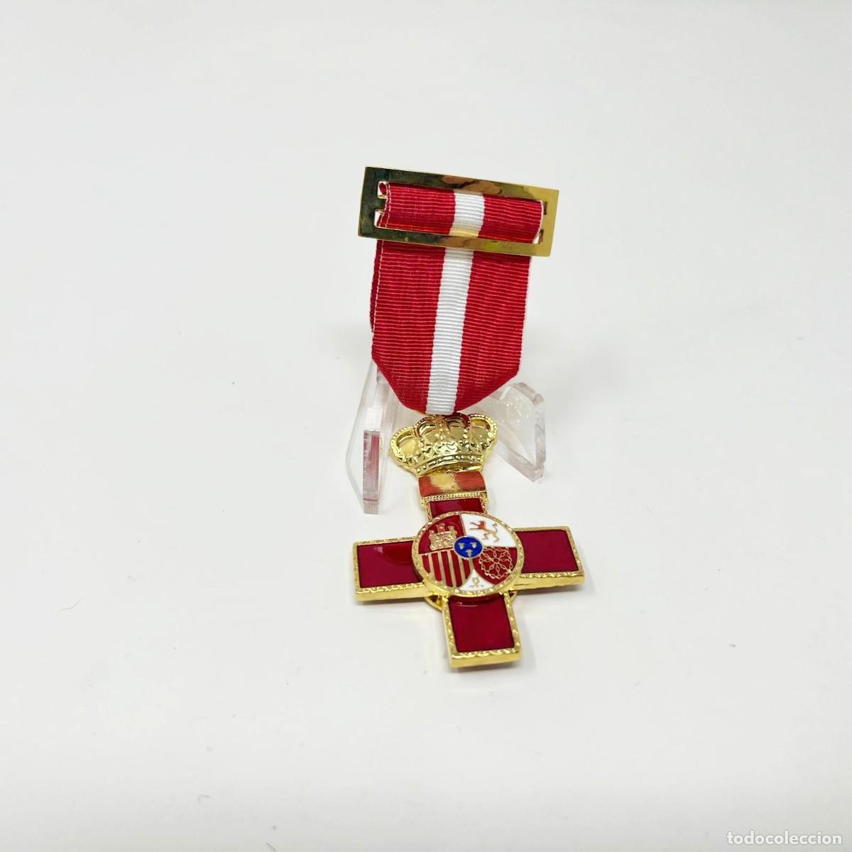 Militaria: Cruz del M&eacute;rito Militar con Distintivo Rojo &ndash; Espa&ntilde;a