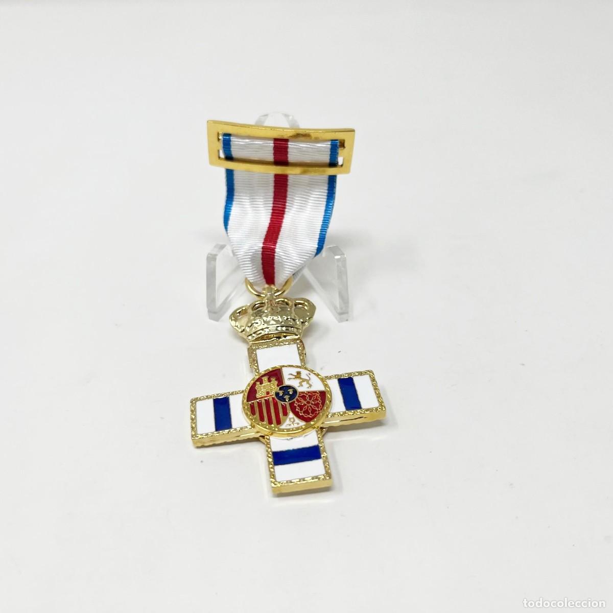 Militaria: Cruz del M&eacute;rito Militar con Distintivo Azul - Espa&ntilde;a