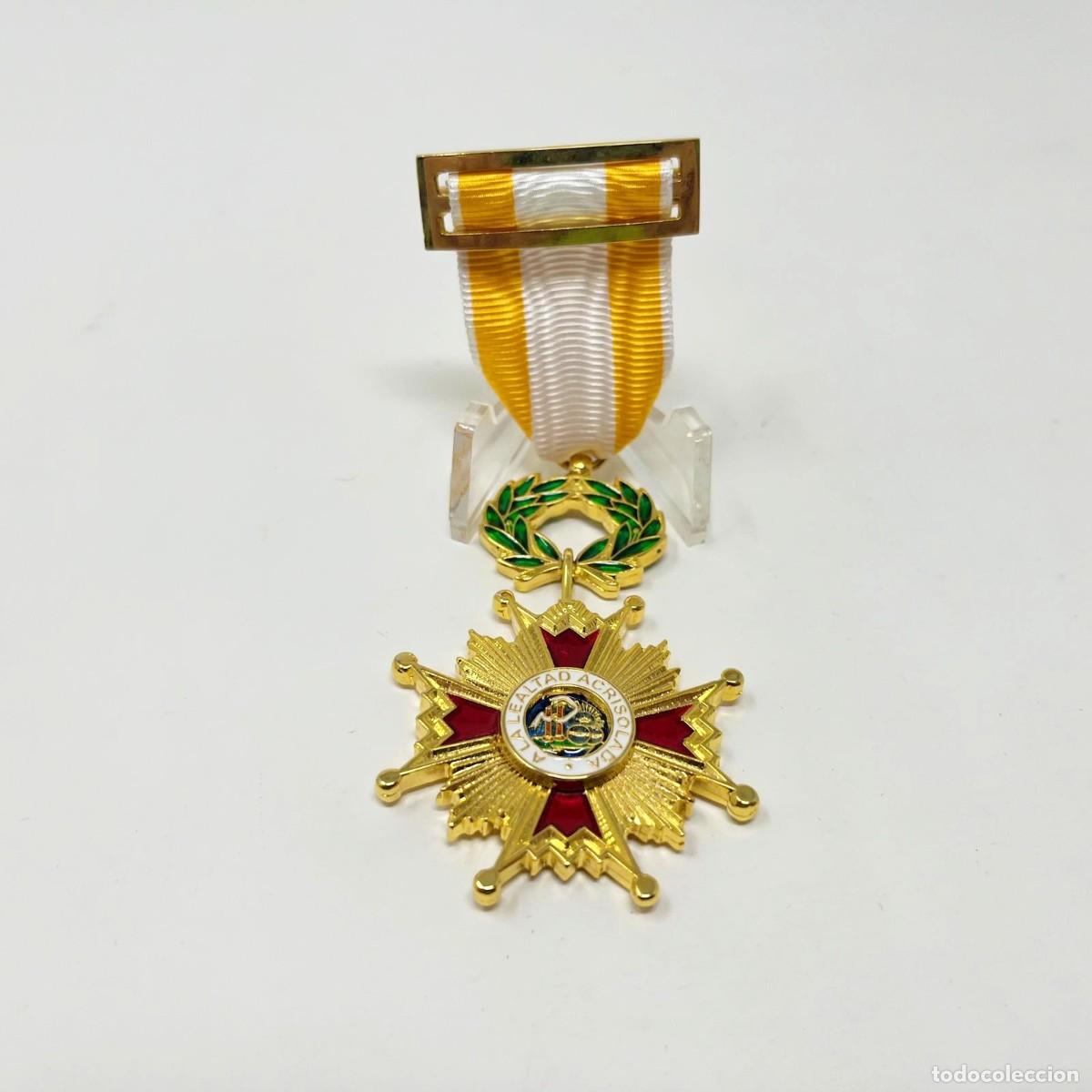 Militaria: Medalla Cruz de Plata Isabel la Cat&oacute;lica - Espa&ntilde;a