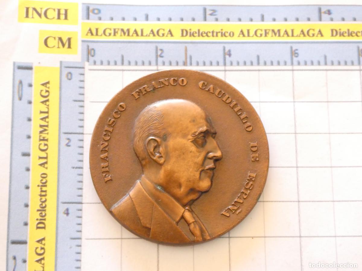 Militaria: MEDALLA MEDALL&Oacute;N POL&Iacute;TICO MILITAR. FUNDACI&Oacute;N NACIONAL 20 XI 1976 FRANCISCO FRANCO I ANIVERSARIO 70GR