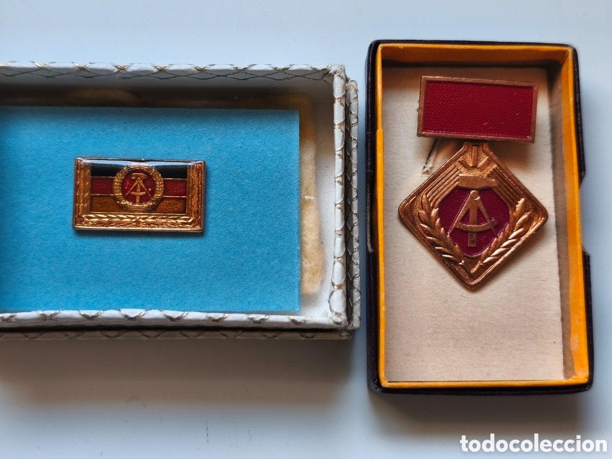 Militaria: MEDALLA Y INSIGNIA REP.DEM. ALEMANA AL TRABAJO SOCIALISTA