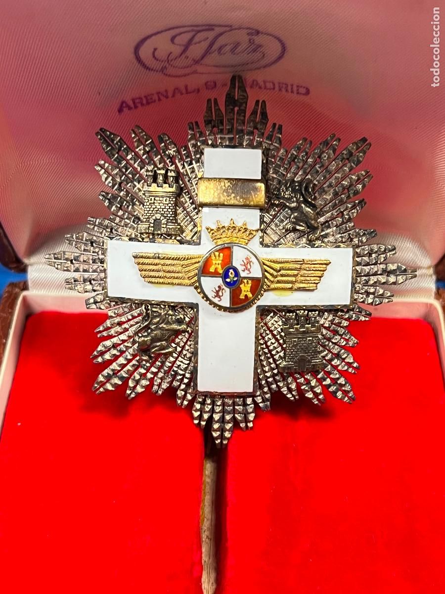 Militaria: GRAN CRUZ DEL MERITO AERONAUTICO DISTINTIVO BLANCO EPOCA DE FRANCO EN PLATA