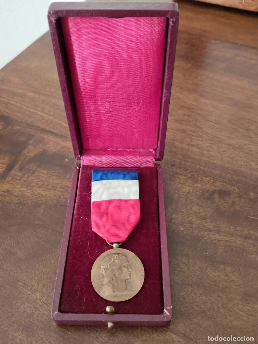 Militaria: Francia. Medalla Ministerio de la Guerra.