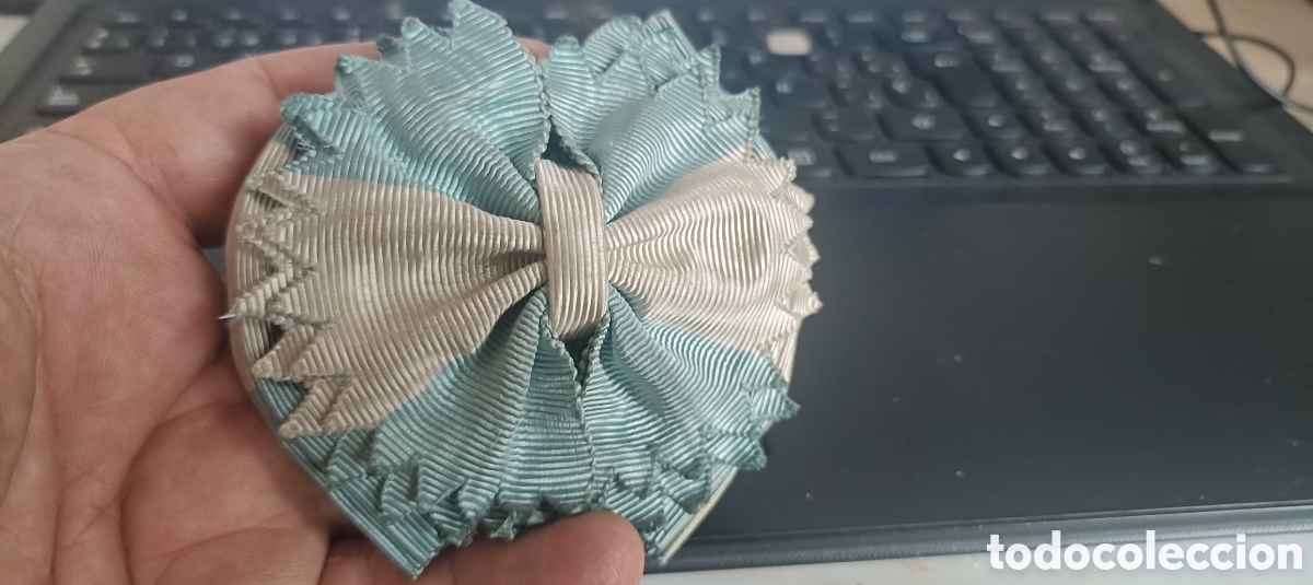 Militaria: Antigua roseta para banda Cruz de guerra o orden Carlos III