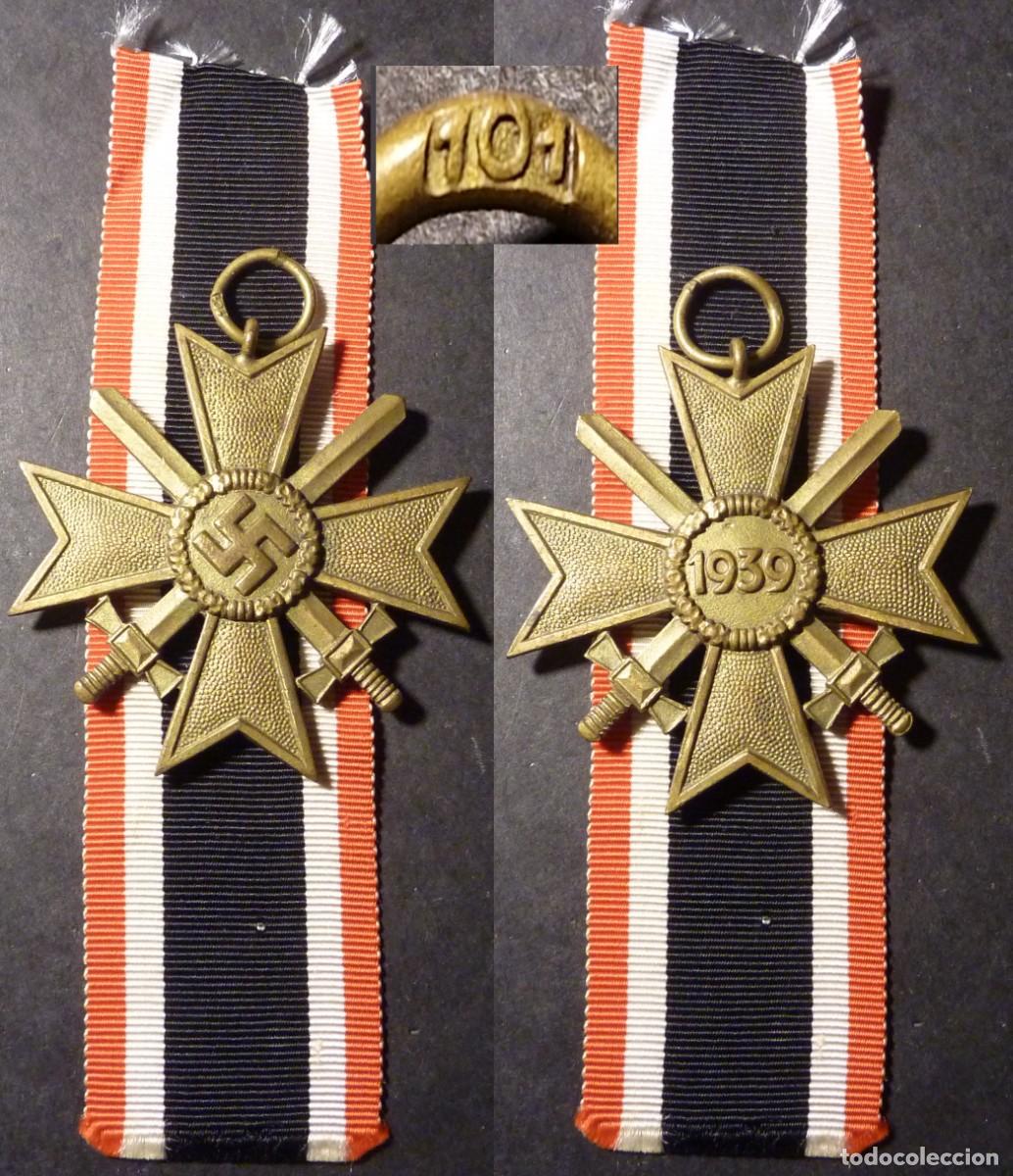 Militaria: Cruz al M&eacute;rito de Guerra de 2&ordf; Clase con Espadas KVK, firmado 101