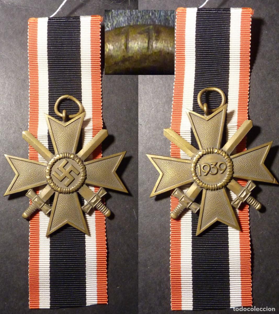 Militaria: Cruz al M&eacute;rito de Guerra de 2&ordf; Clase con Espadas KVK, firmado 11