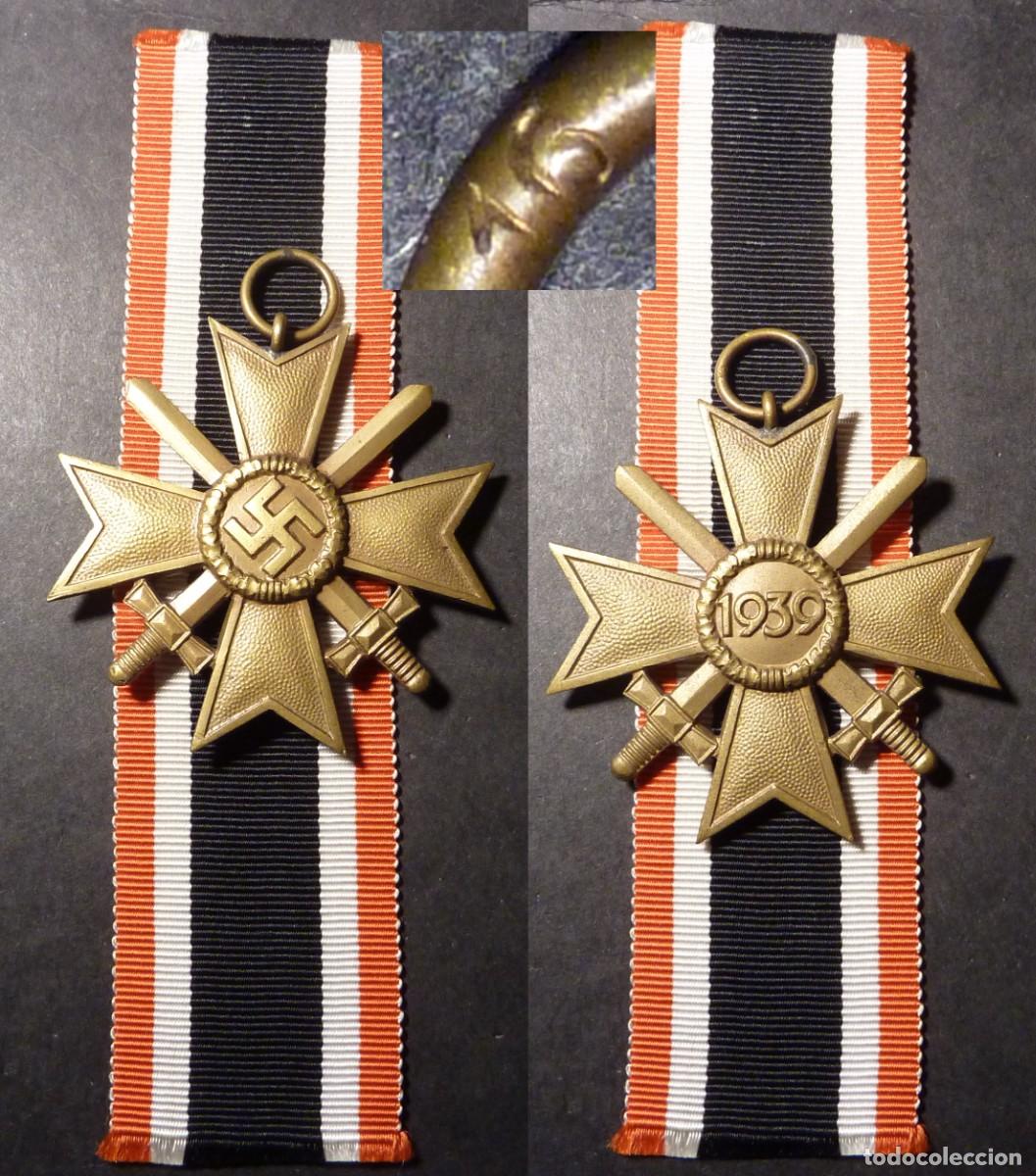 Militaria: Cruz al M&eacute;rito de Guerra de 2&ordf; Clase con Espadas KVK, firmado 16