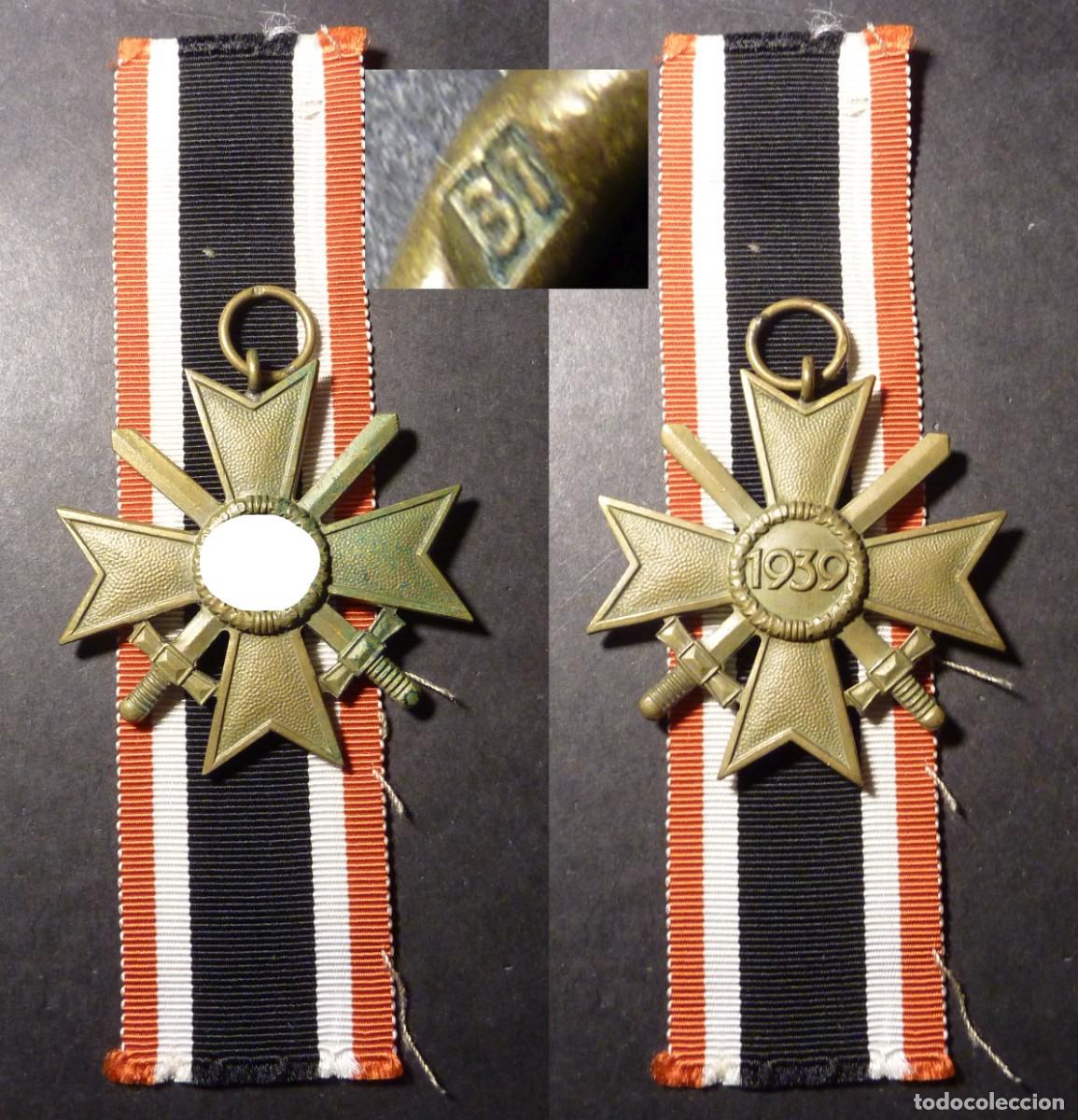 Militaria: Alemania III Reich. Cruz al M&eacute;rito de Guerra de 2&ordf; Clase con Espadas KVK, firmado 31