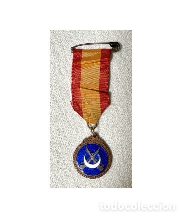 Militaria: General Franco. Muy escasa medalla de las Tropas Indigenas Regulares.