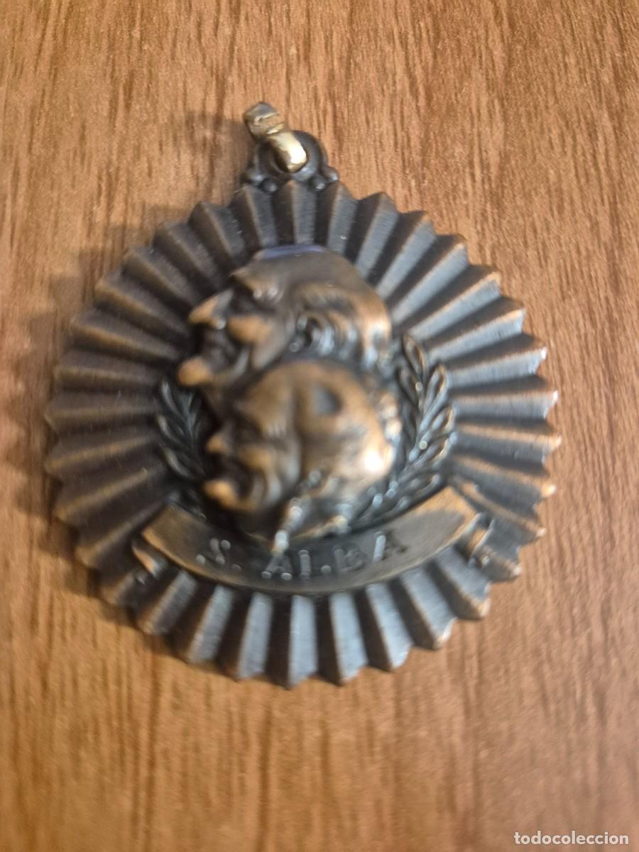 Militaria: ANTIGUA MEDALLA, S. ALBA SINDICATO PROVINCIAL DEL ESPECTACULO BARCELONA CAMPA&Ntilde;A DE NAVIDAD 1962.