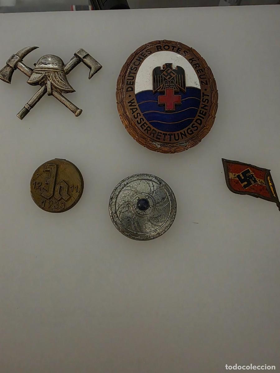 Militaria: Lote insignias originales IIWW Alemania Nazi / Tercer Reich &ndash; DRK, bomberos y eventos