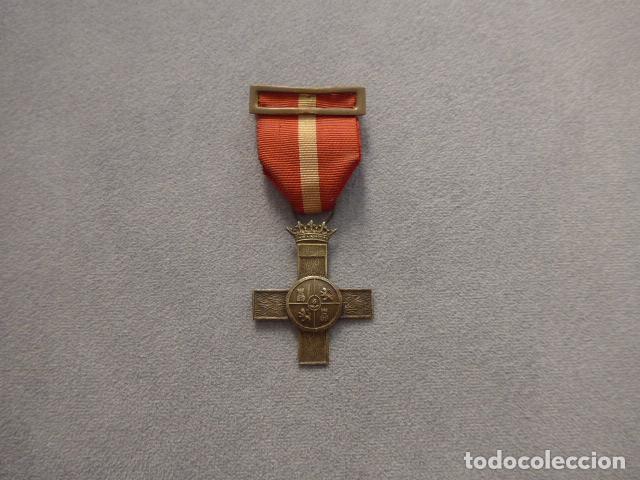 Militaria: Antigua medalla al merito militar rojo franquista, original, epoca de Franco.