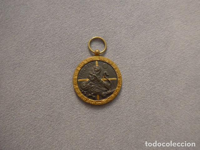 Militaria: Antigua medalla de la campa&ntilde;a de guerra civil, original.