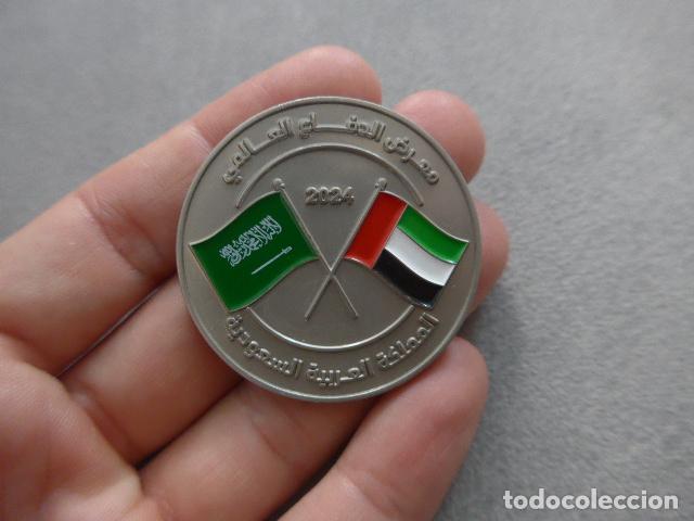 Militaria: Medalla original de exposicion de Defensa de Arabia Saudita y Emiratos Arabes, CESEDEN.