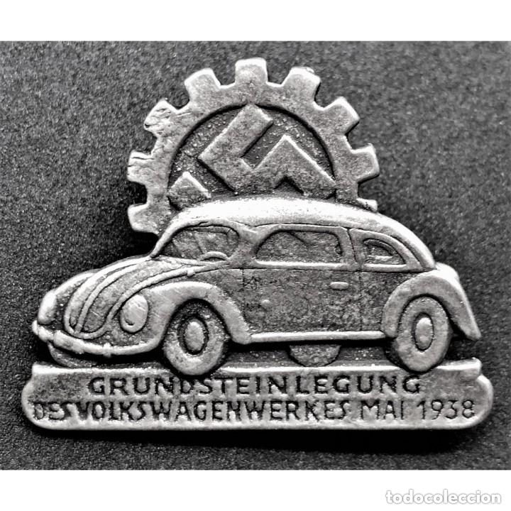 Militaria: R&eacute;plica Insignia Volkswagen NSDAP Alemania 1938 &ndash; Categor&iacute;a Plata