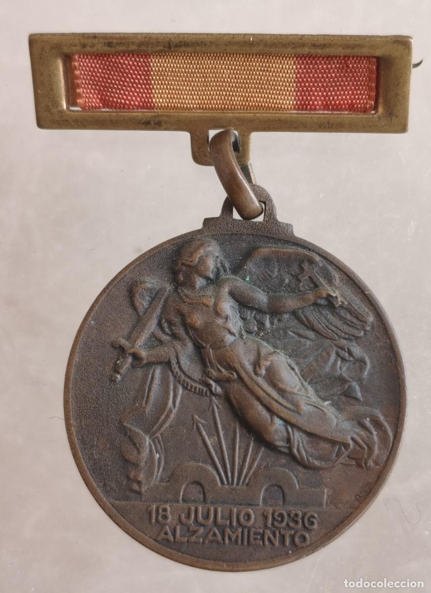 Militaria: Medalla Conmemorativa. Alzamiento y Victoria. 1936-1939.