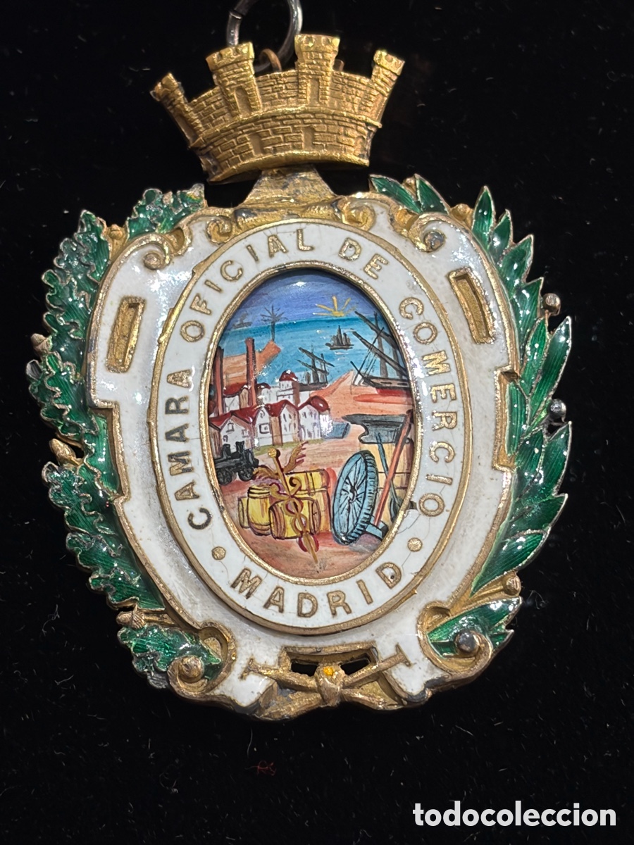 Militaria: Medall&oacute;n de cuello - C&aacute;mara Oficial de Comercio - Madrid - con Corona Mural -
