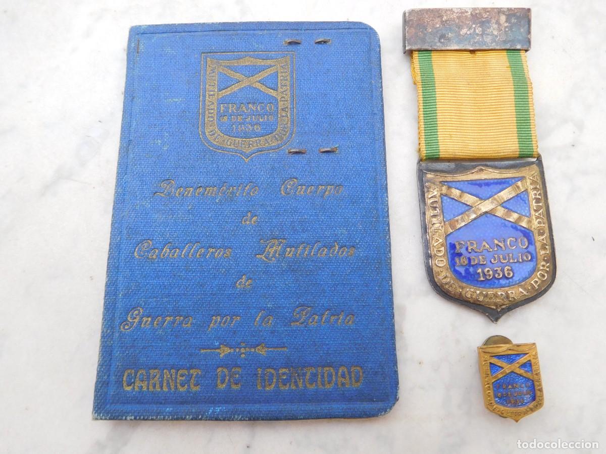 Militaria: Medalla de mutilado de guerra + Carnet 1938 Frente del Ebro + Insignia de solapa