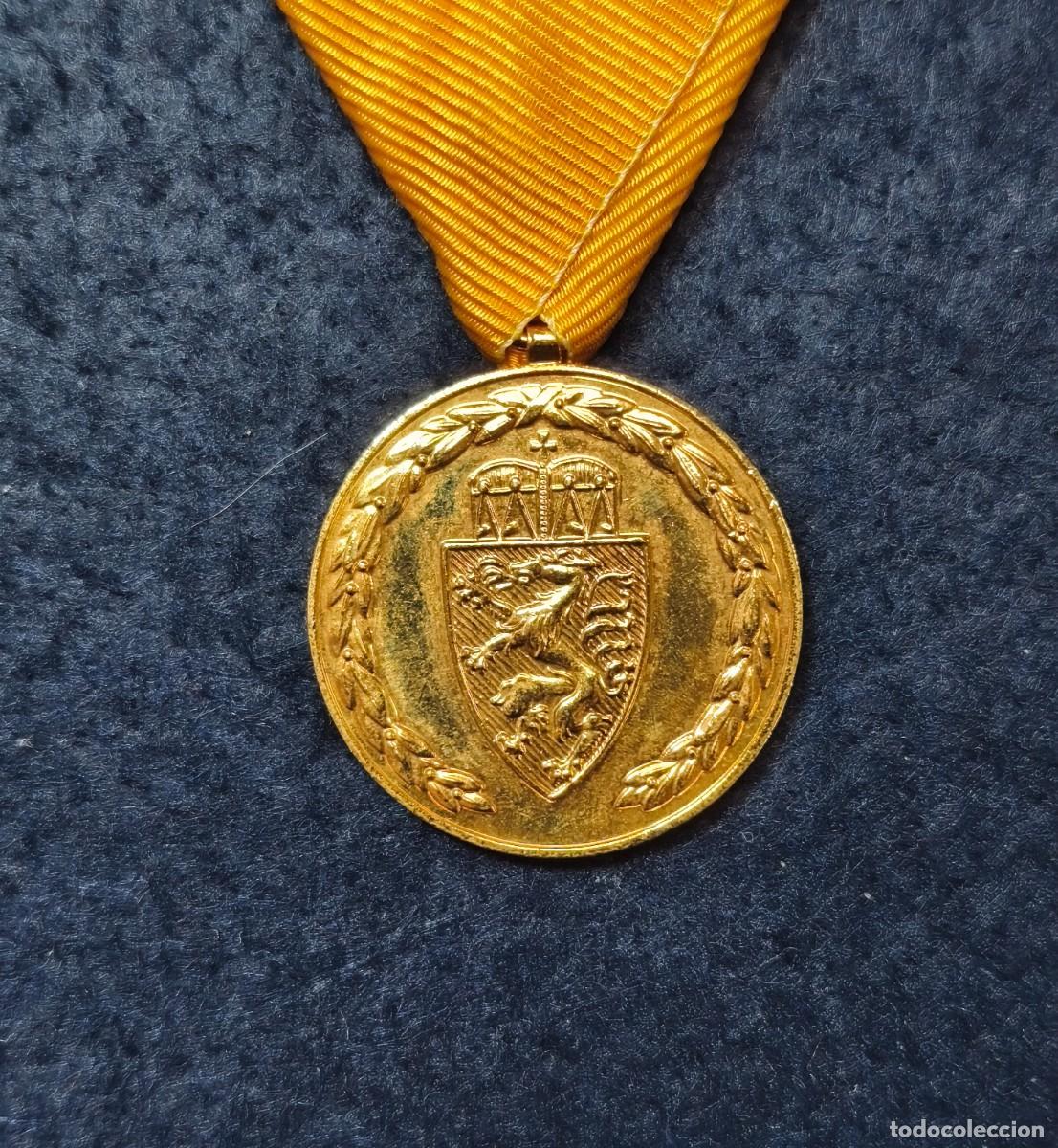 Militaria: MEDALLA 25 A&Ntilde;OS . AUSTRIA. BRONCE DORADO