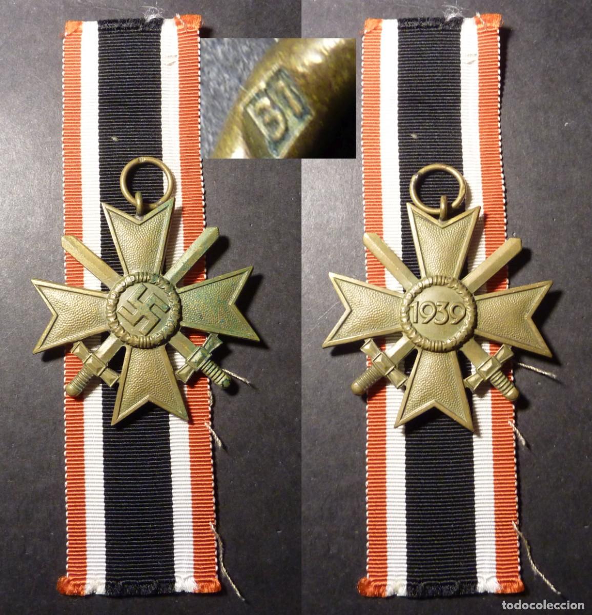 Militaria: Alemania III Reich. Cruz al M&eacute;rito de Guerra de 2&ordf; Clase con Espadas KVK, firmado 31