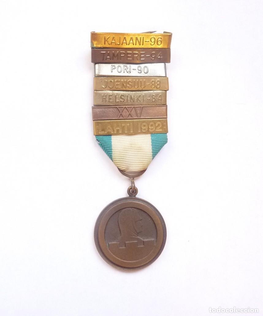 Militaria: Finlandia: Medalla de asociaci&oacute;n veteranos finlandeses de la Segunda Guerra Mundial. Con pasadores.