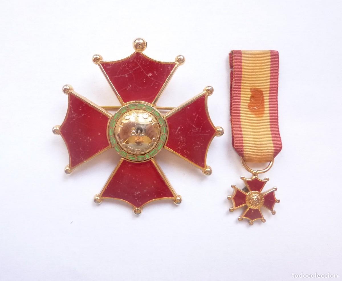 Militaria: Venezuela: Cruz de las Fuerzas Terrestres Venezolanas o Cruz del Ej&eacute;rcito. Con su miniatura.
