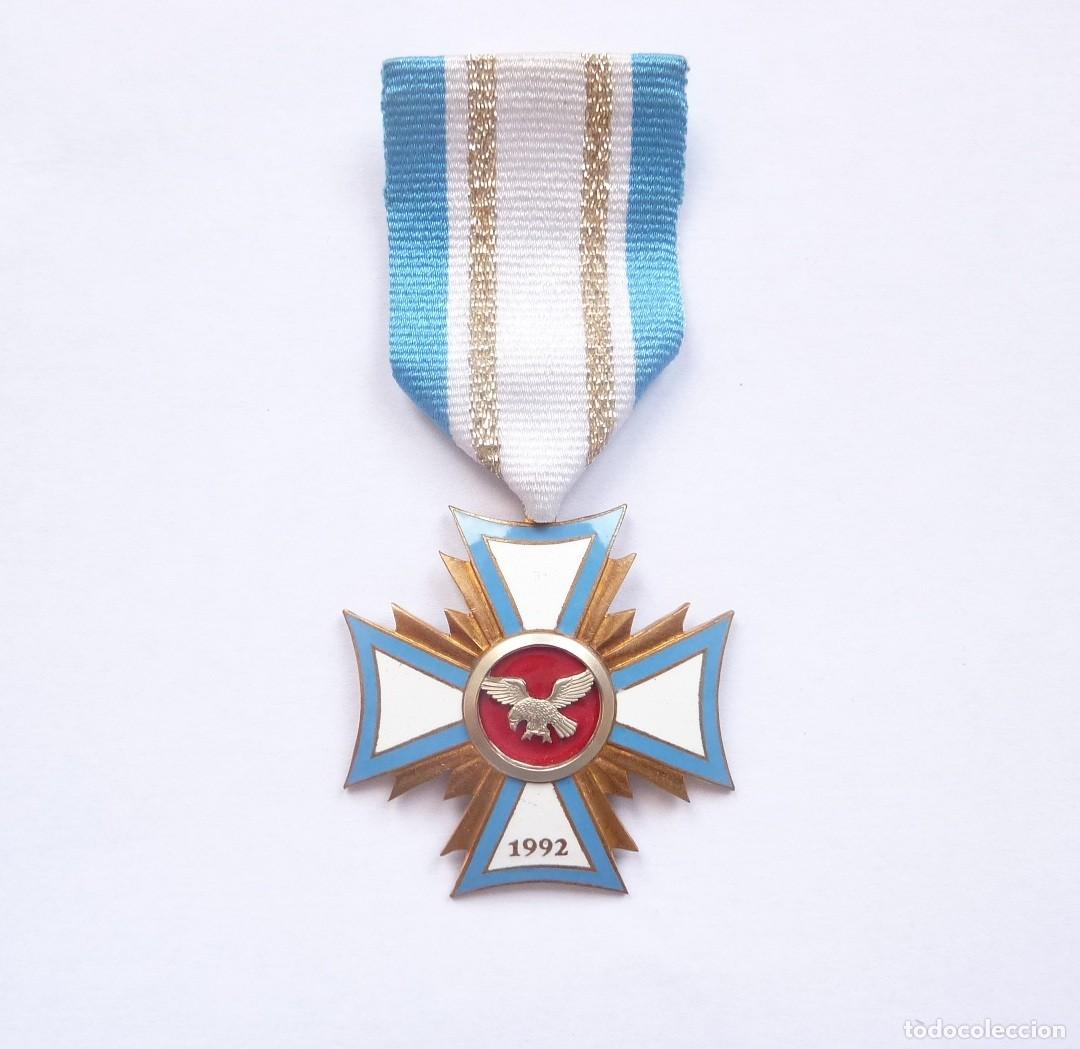 Militaria: Letonia: Cruz de la medalla del m&eacute;rito a&eacute;reo (aeron&aacute;utico) - Muy rara