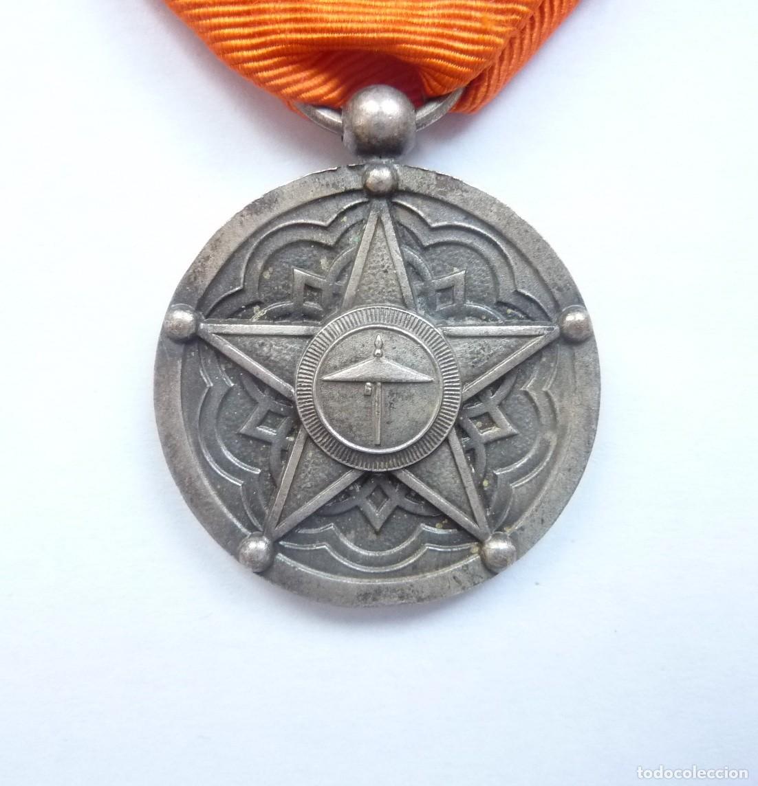 Militaria: &Aacute;frica - Protectorado de Marruecos: Medalla de la Orden Ouissam Alauita. Dahir de satisfacci&oacute;n.