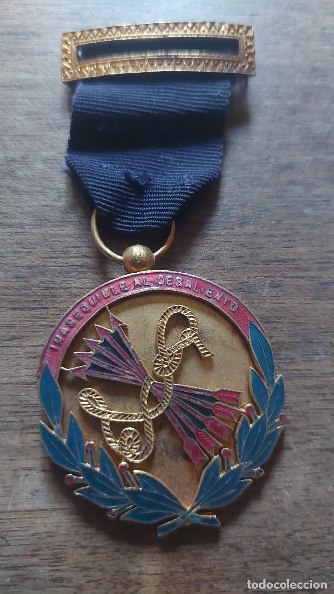 Militaria: Medalla Falanhmge Inasequible al desaliento
