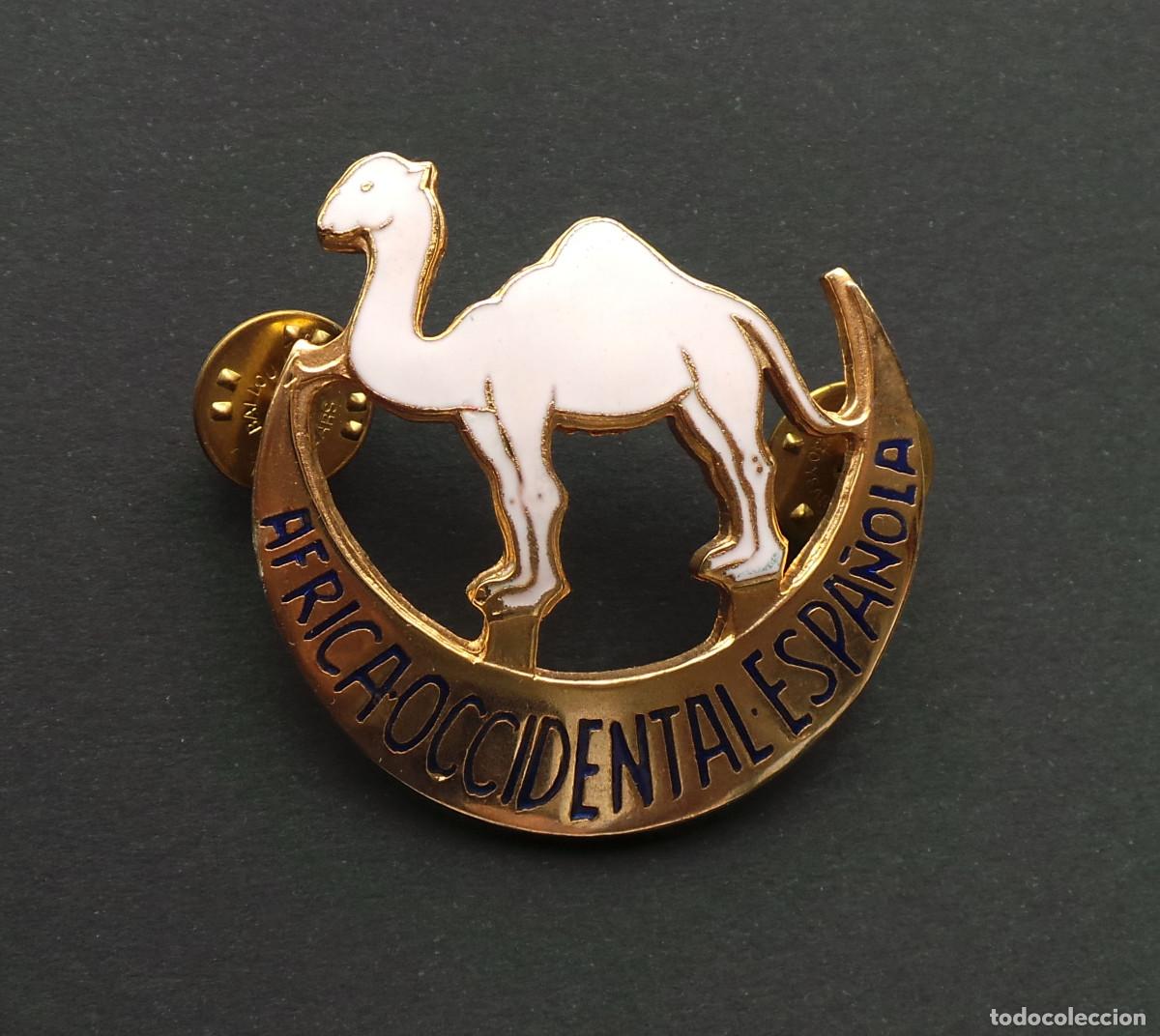 Militaria: DISTINTIVO DE PECHO MILITAR MET&Aacute;LICO ESMALTADO DE LA &Eacute;POCA DEL &Aacute;FRICA OCCIDENTAL ESPA&Ntilde;OLA (AOE).