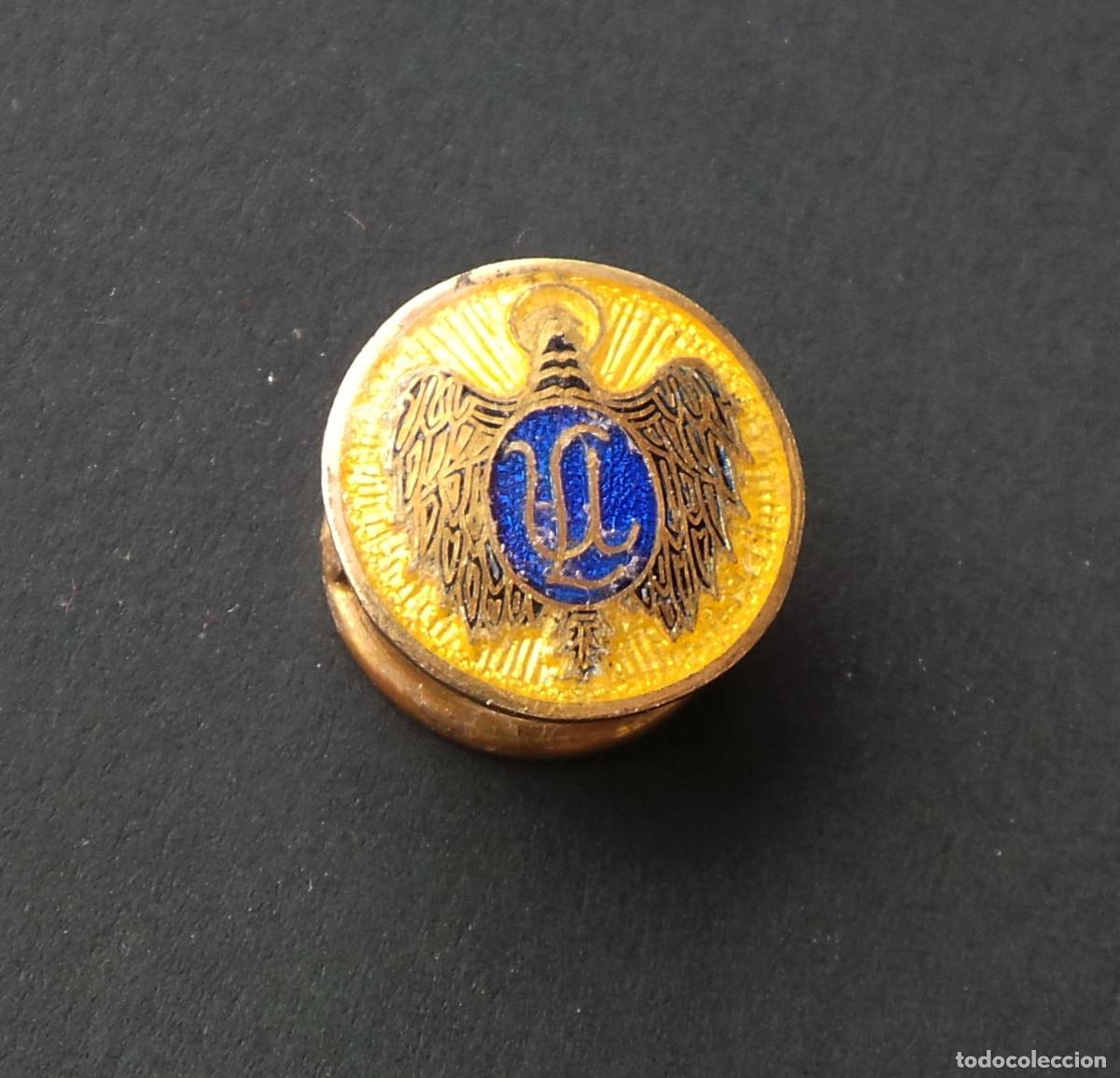 Militaria: &Aacute;GUILA CON LAS ALAS EXTENDIDAS Y UN MONOGRAMA CENTRAL EN AZUL. LU.
