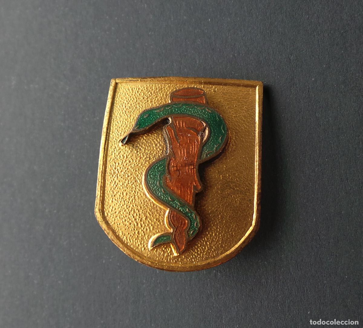 Militaria: DISTINTIVO ESPA&Ntilde;OL DE LICENCIADO EN MEDICINA MILITAR, FABRICADO EN METAL CON ESMALTADO A FUEGO