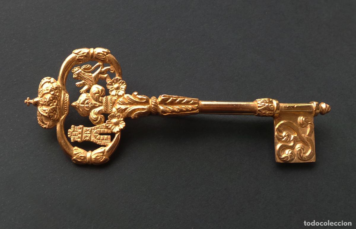 Militaria: LLAVE DE GENTILHOMBRE DE C&Aacute;MARA ANAGRAMA ISABEL II.