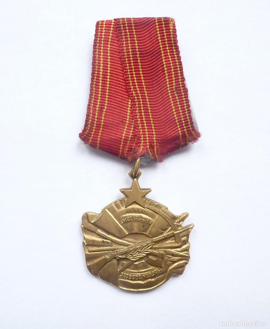 Militaria: Yugoslavia: Medalla de la orden militar al valor. Valent&iacute;a en combate. Numerada