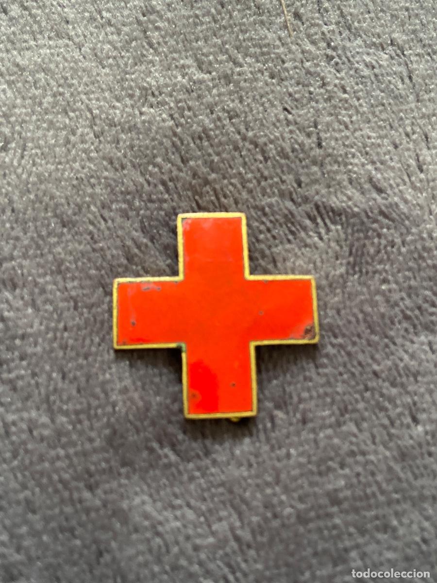 Militaria: Medalla o insignia Cruz Roja