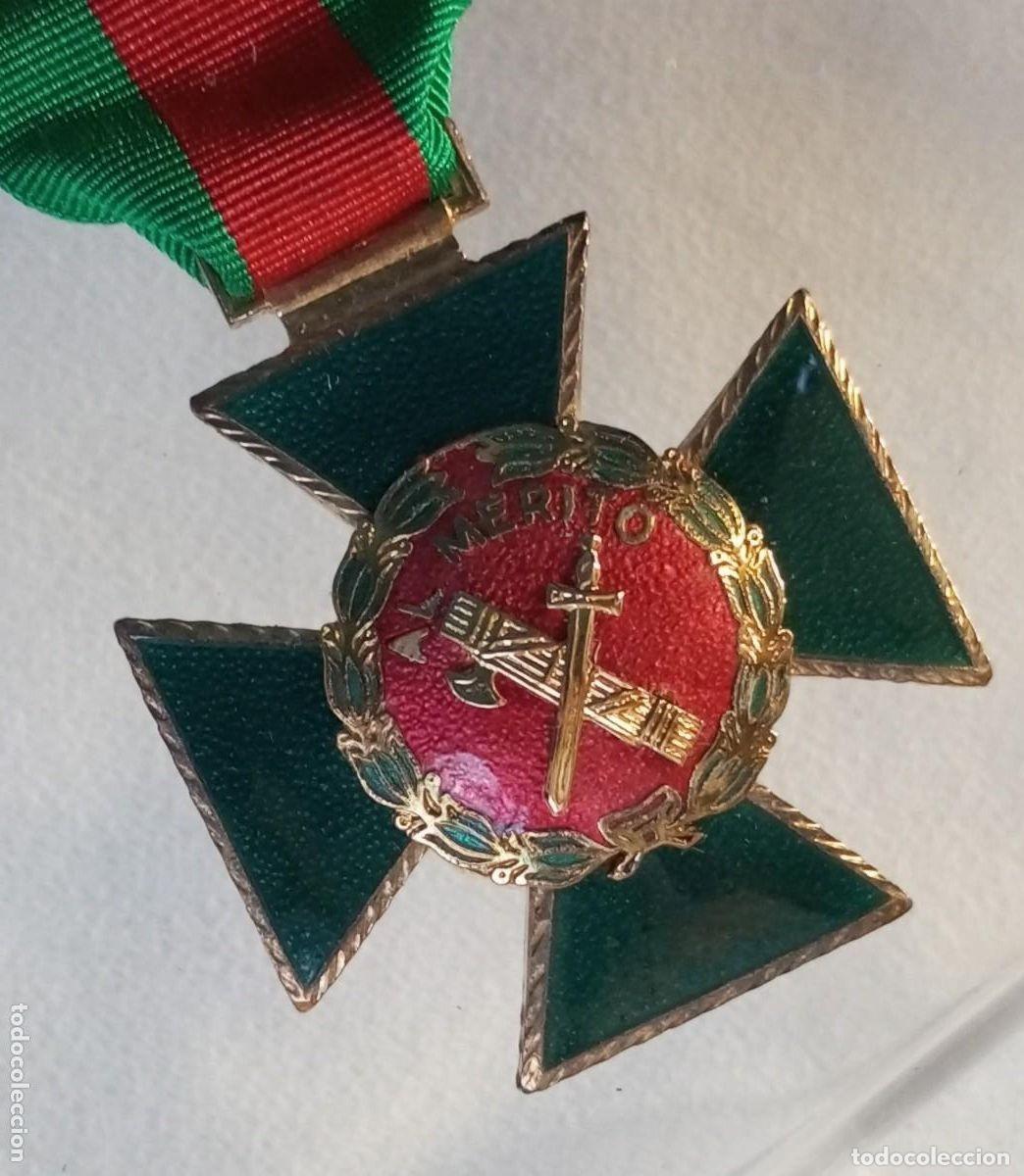Militaria: Cruz del M&eacute;rito de la Guardia Civil, distintivo Rojo. Ejemplar de finales de la d&eacute;cada de los a&ntilde;os 8