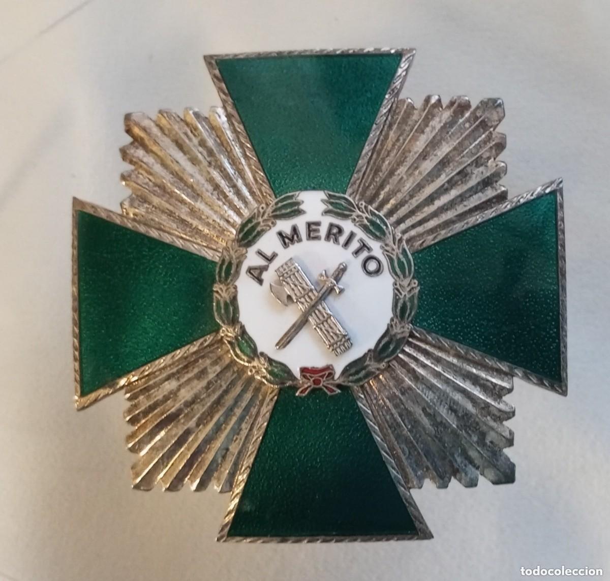 Militaria: Placa de la Cruz del M&eacute;rito de la Guardia Civil, distintivo Blanco. Ejemplar de finales de la d&eacute;cada