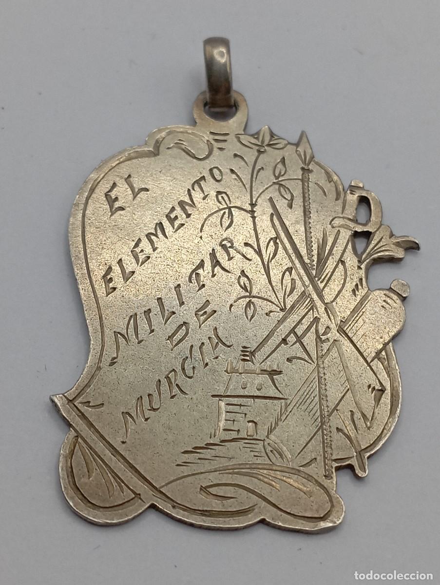 Militaria: Curiosa medalla de plata del Ej&eacute;rcito en Murcia a su benefactora. 1910.