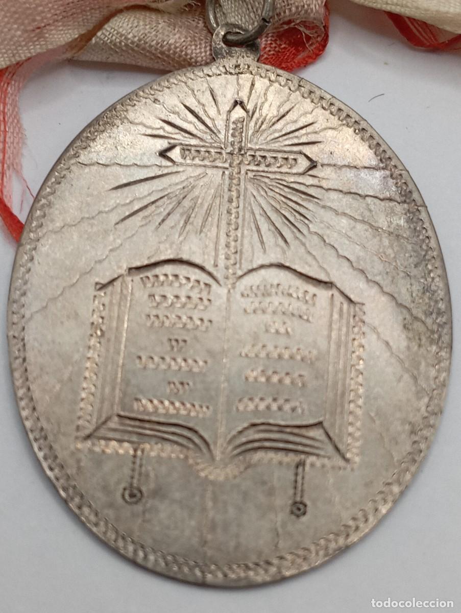 Militaria: Curiosa medalla tipo detente. Plata