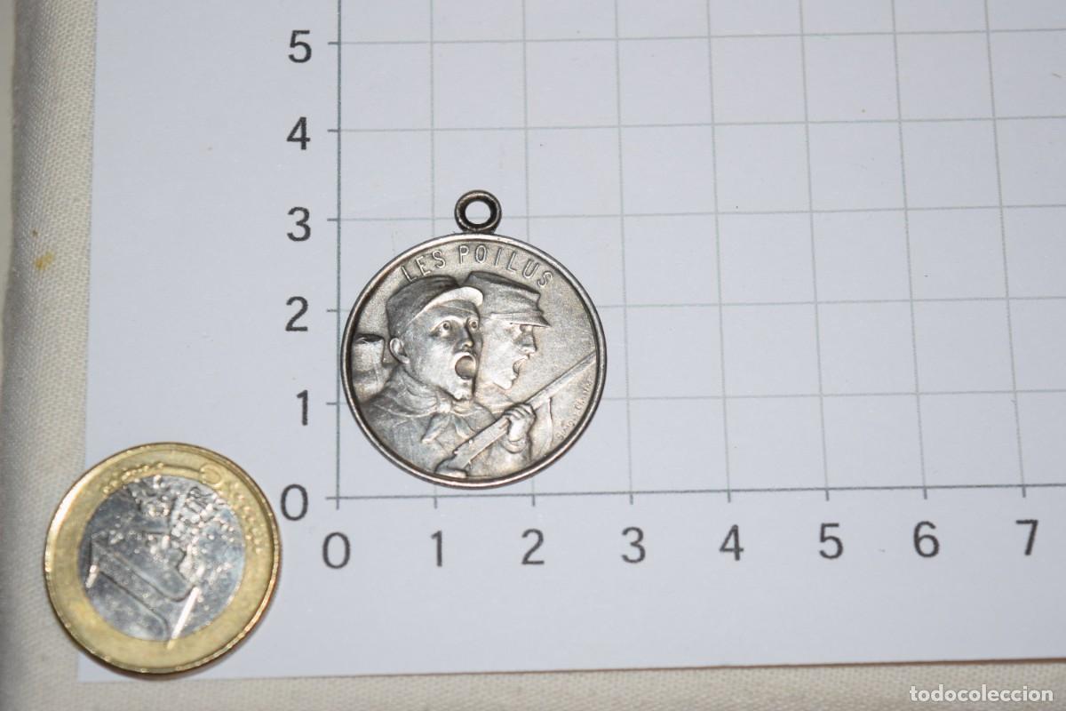 Militaria: Vintage, antigua / Curiosa y rara medalla, insignia francesa LES POILUS - &iexcl;Mirar fotos y detalles!